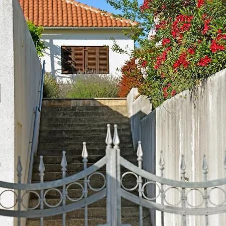 度假居 House Ivy - Next To Marina Hramina 穆泰尔岛