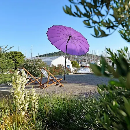 House Ivy - Next To Marina Hramina *