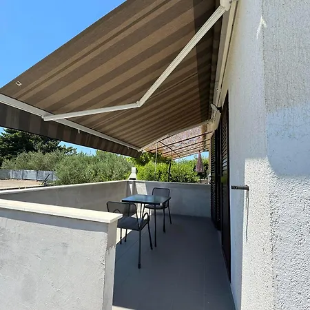 House Ivy - Next To Marina Hramina 穆泰尔岛